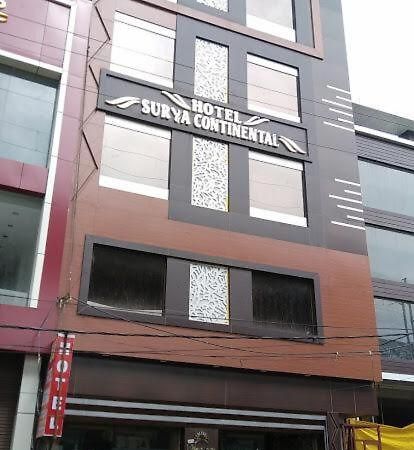 Hotel Surya Continental 勒克瑙 外观 照片