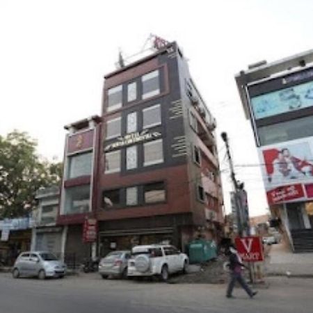 Hotel Surya Continental 勒克瑙 外观 照片