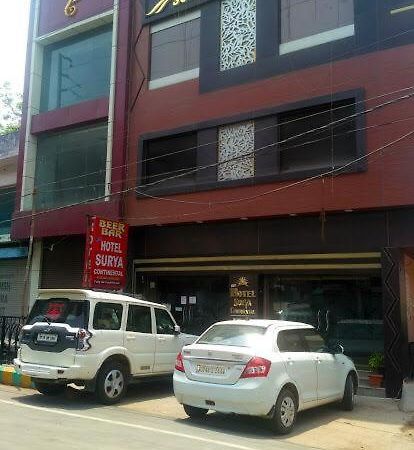 Hotel Surya Continental 勒克瑙 外观 照片