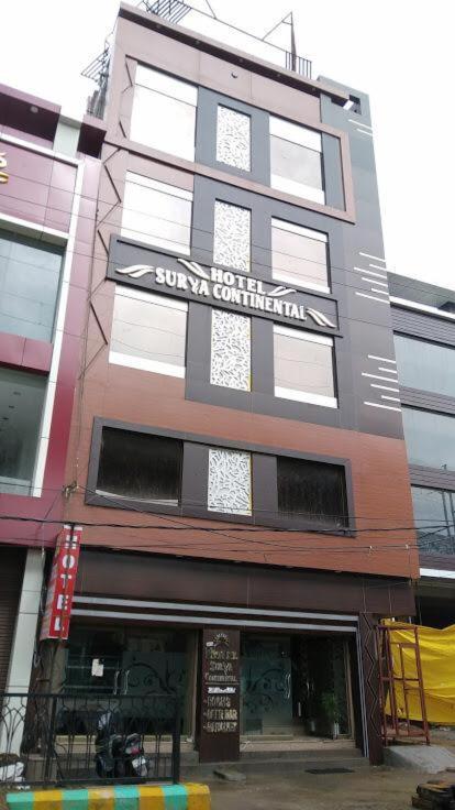 Hotel Surya Continental 勒克瑙 外观 照片
