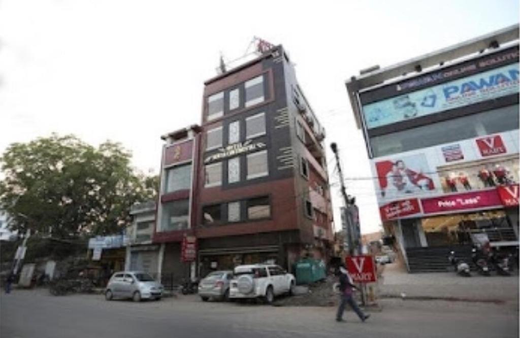 Hotel Surya Continental 勒克瑙 外观 照片